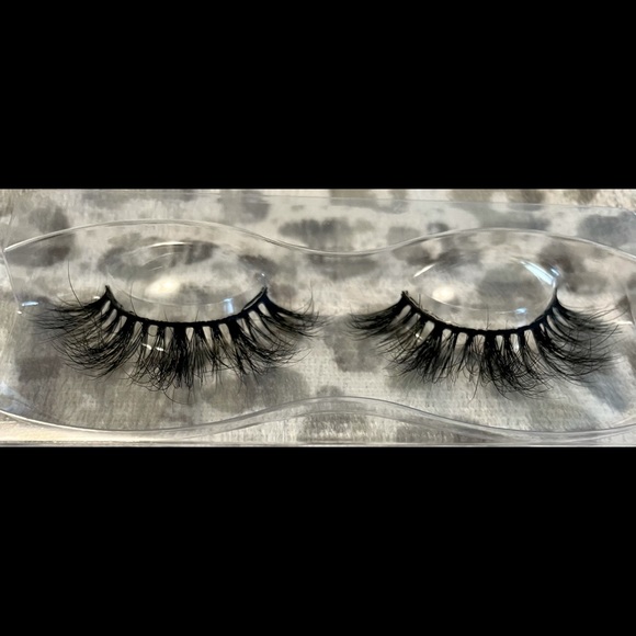 Real Mink Lashes 25mm - Karma - Picture 2 of 2